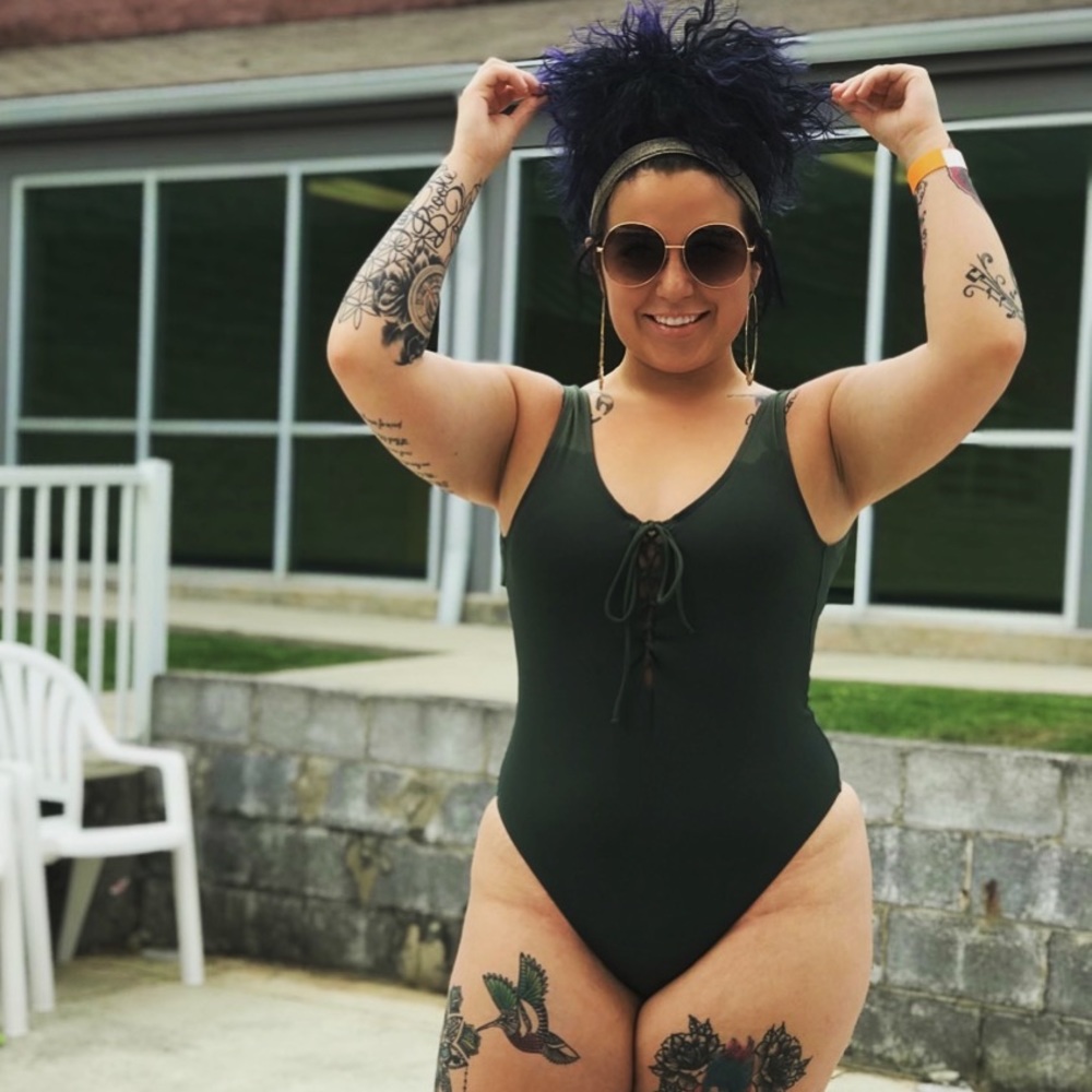 Bikinis - Picture 2 of 2